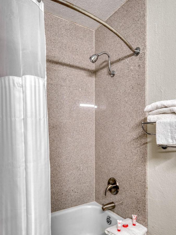 Oyo Hotel Battleboro Экстерьер фото