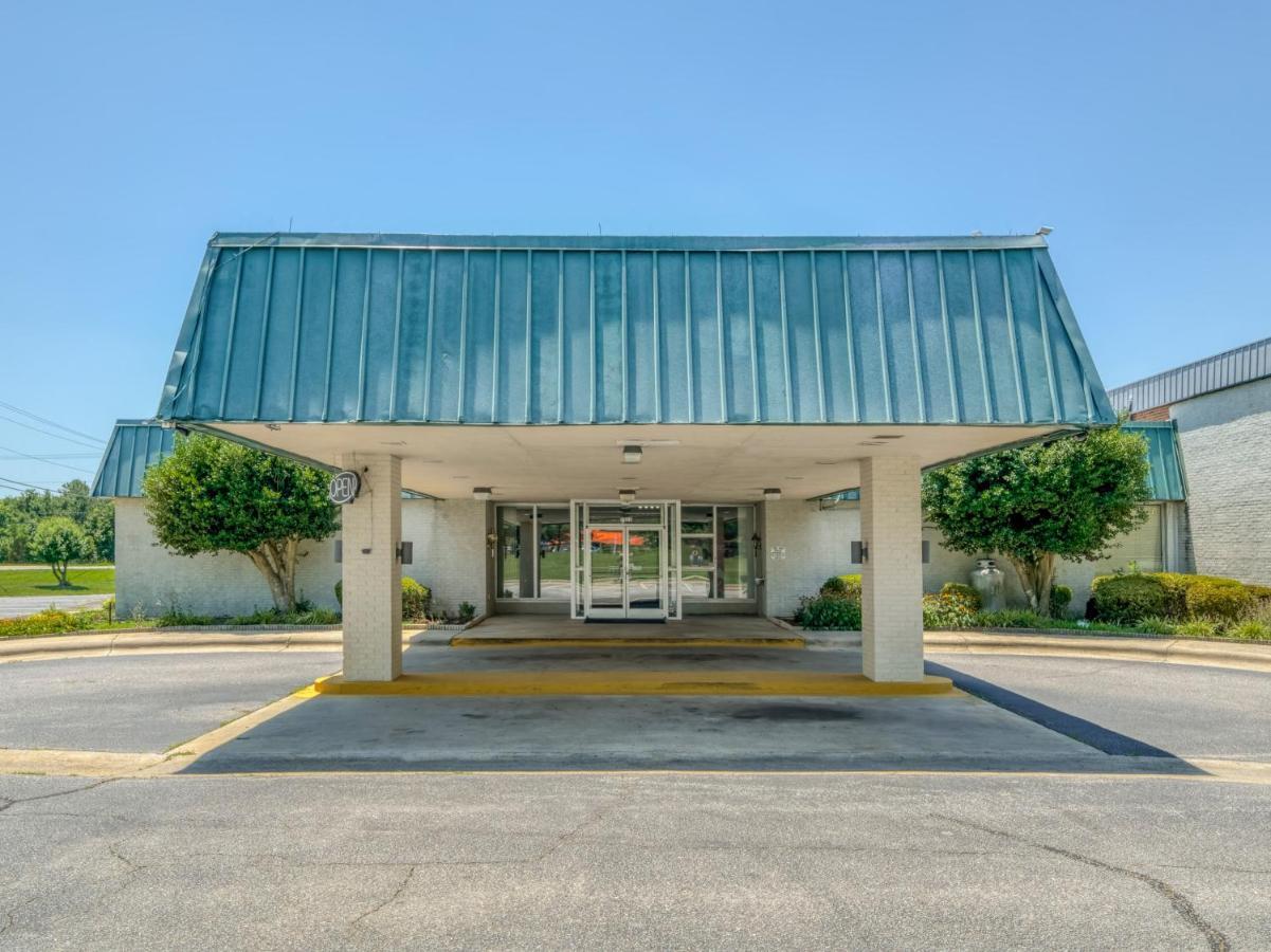 Oyo Hotel Battleboro Экстерьер фото